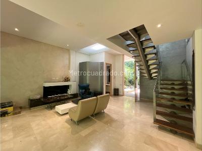 Casa de 4 alcobas en arriendo en Centro Comercial San Sebastian, Envigado, 454 m² · foto 3 de 20