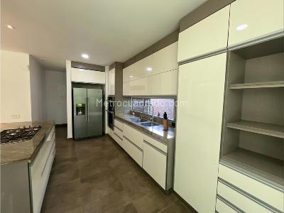 Casa de 4 alcobas en arriendo en Centro Comercial San Sebastian, Envigado, 454 m² · foto 4 de 20