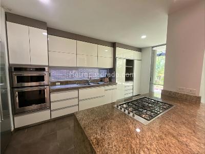 Casa de 4 alcobas en arriendo en Centro Comercial San Sebastian, Envigado, 454 m² · foto 5 de 20