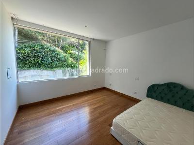 Casa de 4 alcobas en arriendo en Centro Comercial San Sebastian, Envigado, 454 m² · foto 9 de 20