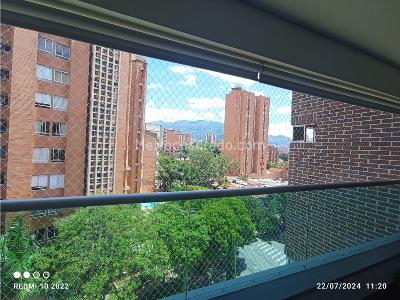 Apartamento de 3 alcobas en venta en Laureles, Medellín, 152 m² · foto 3 de 17