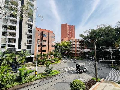 Apartamento de 3 alcobas en arriendo en Laureles, Medellín, 125 m² · foto 2 de 20