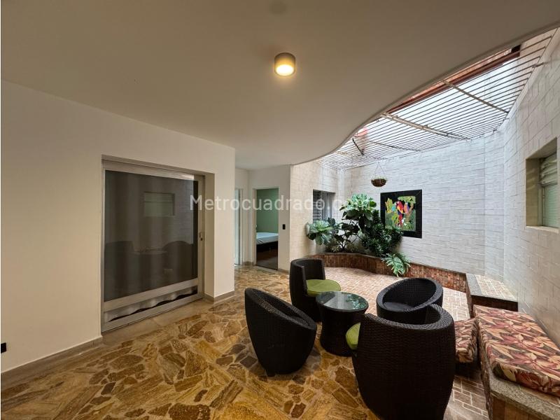 Casa Comercial de 4 Alcobas en Alquiler en Laureles - 2