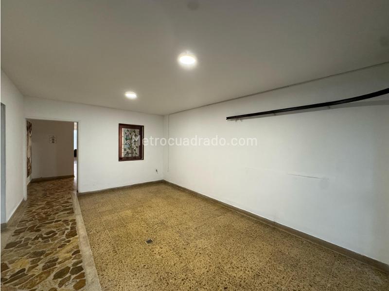 Casa Comercial de 4 Alcobas en Alquiler en Laureles - 4