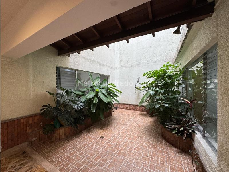 Casa Comercial de 4 Alcobas en Alquiler en Laureles - 6