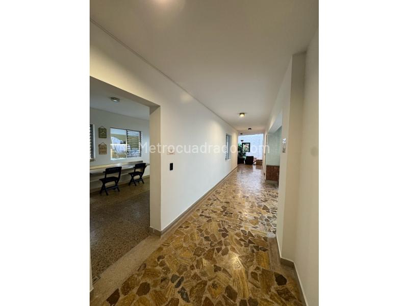 Casa Comercial de 4 Alcobas en Alquiler en Laureles - 7