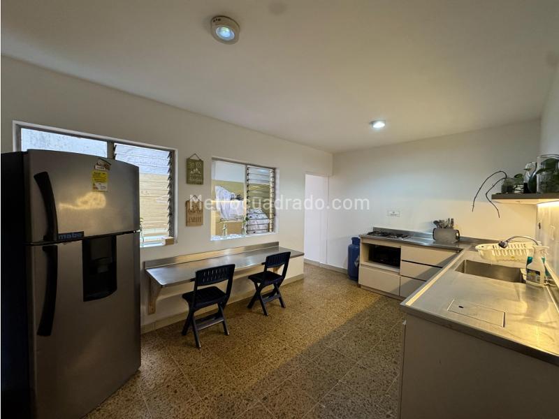 Casa Comercial de 4 Alcobas en Alquiler en Laureles - 8