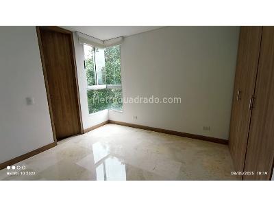 Apartamento de 3 alcobas en arriendo en El Poblado Castropol, Medellín, 136 m² · foto 9 de 17