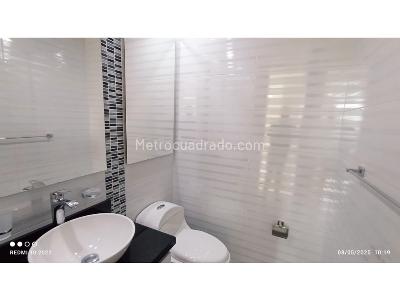 Apartamento de 3 alcobas en arriendo en El Poblado Castropol, Medellín, 136 m² · foto 16 de 17