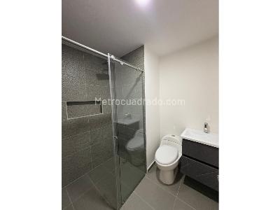 Apartamento de 2 alcobas en arriendo en La Castellana, Medellín, 198 m² · foto 10 de 11