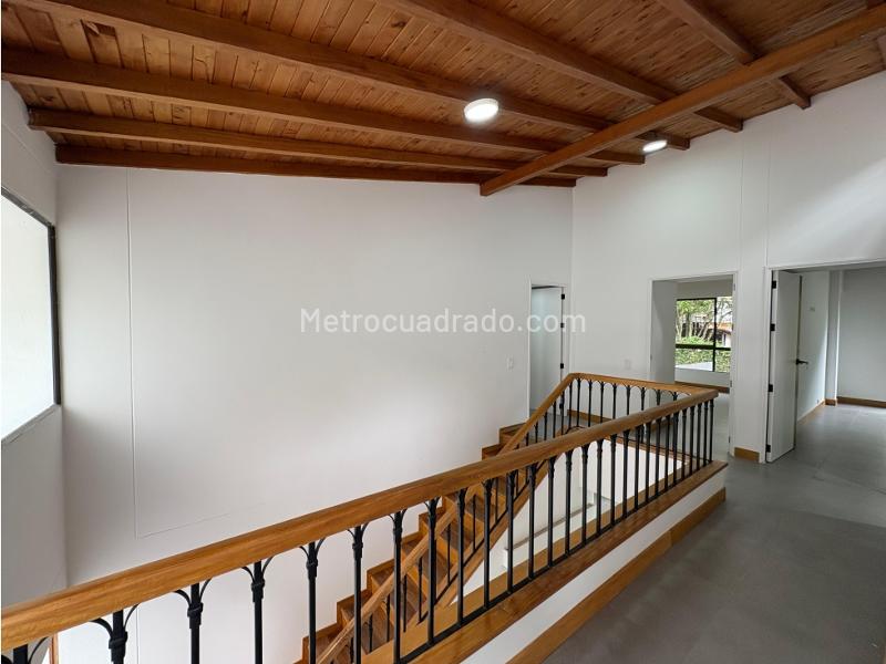 Casa Moderna de 4 Alcobas en Poblado San Lucas - 3