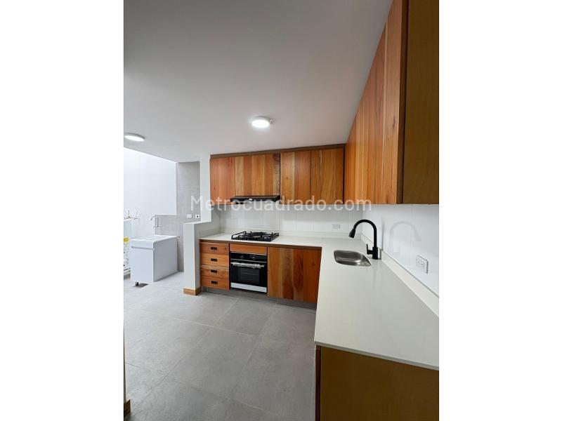 Casa Moderna de 4 Alcobas en Poblado San Lucas - 7