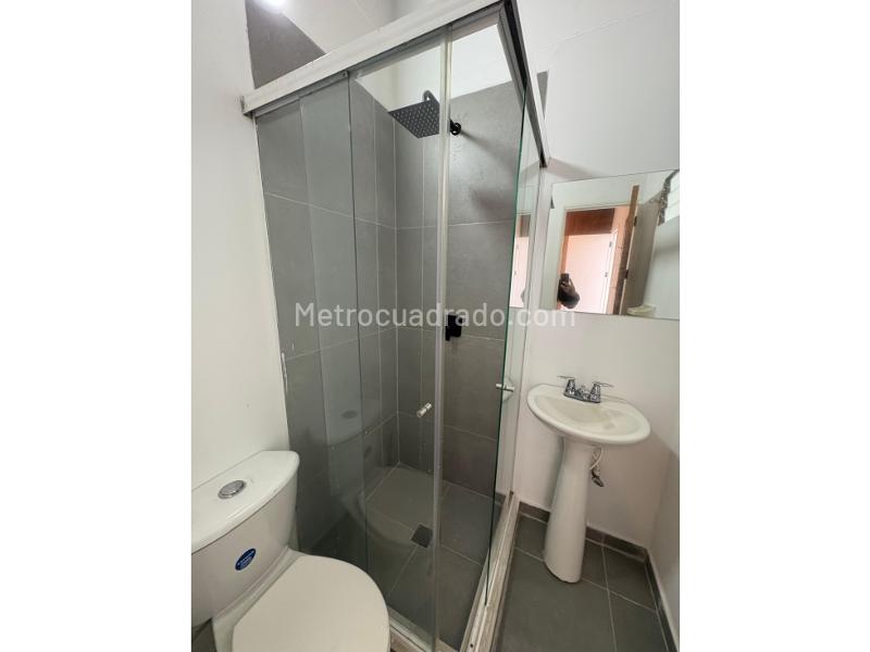 Casa Moderna de 4 Alcobas en Poblado San Lucas - 8