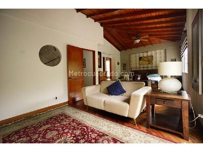 Casa de 3 alcobas en venta en Envigado, Medellín, 230 m² · foto 2 de 16