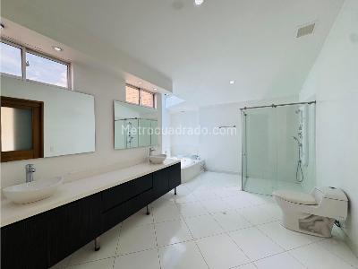 Apartamento en venta en Laureles, Medellín · foto 8 de 20
