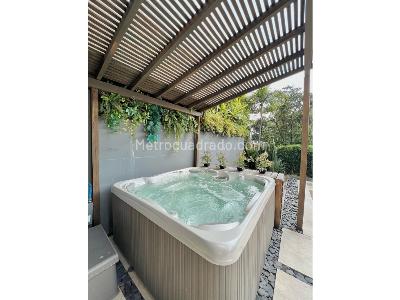 Casa de 3 alcobas en arriendo en Poblado San Lucas, Medellín, 500 m² · foto 2 de 18