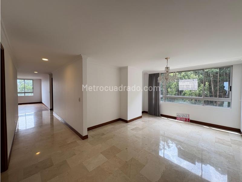 4BR Apartment with 5 Baths in Poblado La Calera - 5