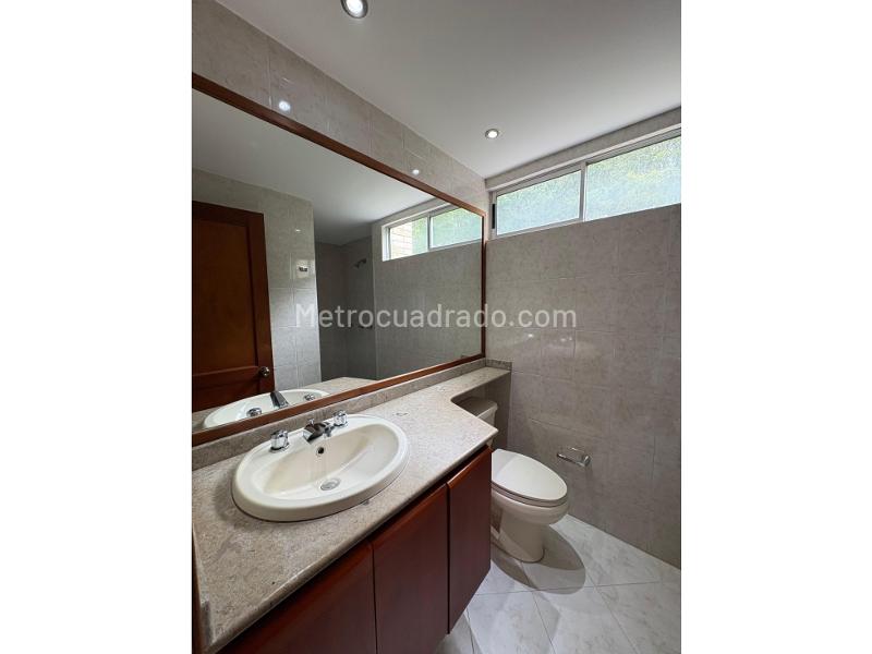4BR Apartment with 5 Baths in Poblado La Calera - 6