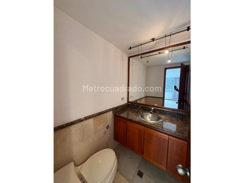 4BR Apartment with 5 Baths in Poblado La Calera - 8