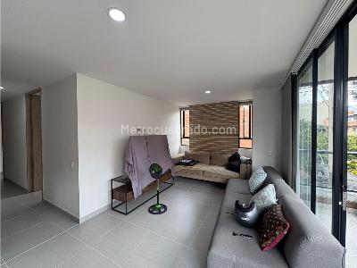 Apartamento de 3 alcobas en arriendo en La Castellana, Medellín, 85 m² · foto 2 de 11