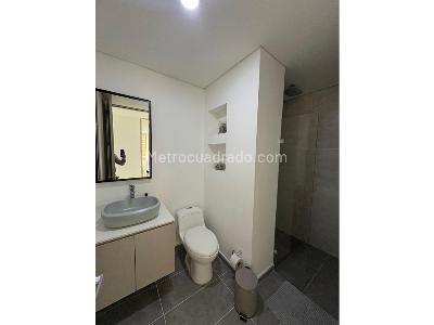 Apartamento de 3 alcobas en arriendo en La Castellana, Medellín, 85 m² · foto 9 de 11