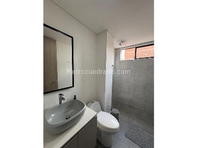 Apartamento de 3 alcobas en arriendo en La Castellana, Medellín, 85 m² · foto 11 de 11