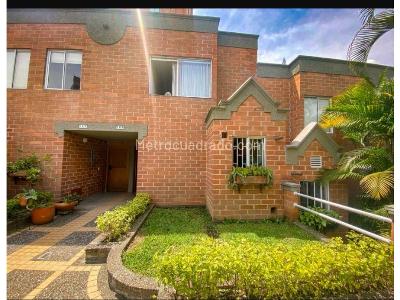 Casa de 4 alcobas en venta en El Poblado, Medellín, 220 m² · foto 3 de 16