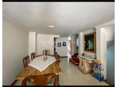 Casa de 4 alcobas en venta en El Poblado, Medellín, 220 m² · foto 6 de 16