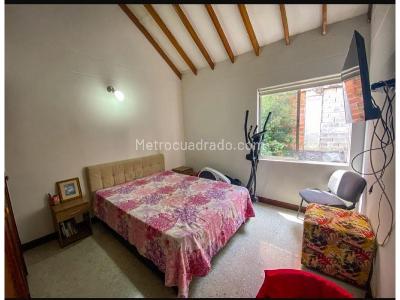 Casa de 4 alcobas en venta en El Poblado, Medellín, 220 m² · foto 11 de 16