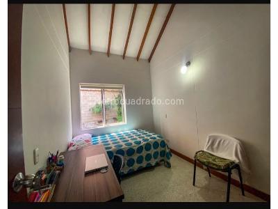 Casa de 4 alcobas en venta en El Poblado, Medellín, 220 m² · foto 13 de 16