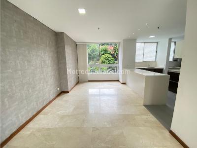Apartamento en arriendo en Poblado, Medellín · foto 2 de 14