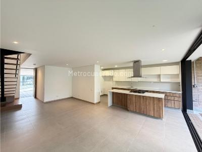 Casa de 3 alcobas en arriendo en Intermedia, Envigado, 240 m² · foto 3 de 20