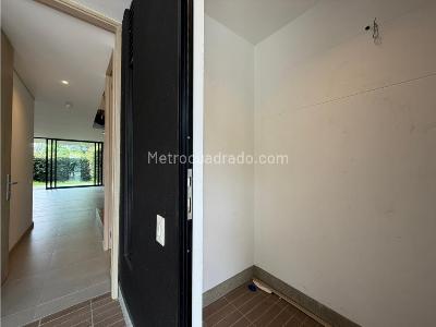 Casa de 3 alcobas en arriendo en Intermedia, Envigado, 240 m² · foto 18 de 20
