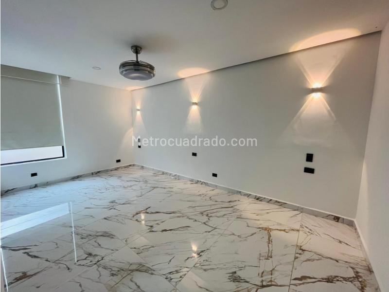 Apartamento amplio de 4 alcobas en arriendo en Envigado, sector Brujas - 2