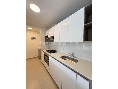 Apartamento en arriendo en Castropol, Medellín · foto 3 de 17