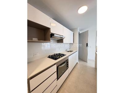 Apartamento en arriendo en Castropol, Medellín · foto 6 de 17