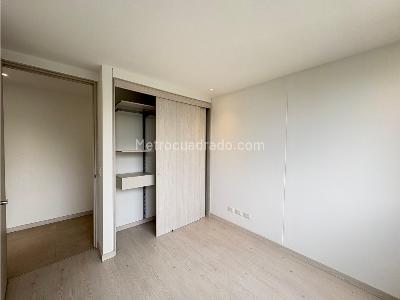 Apartamento en arriendo en Castropol, Medellín · foto 8 de 17