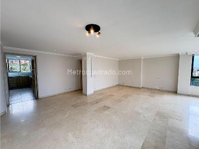 Apartamento de 4 alcobas en arriendo en El Poblado, Medellín, 135 m² · foto 2 de 14