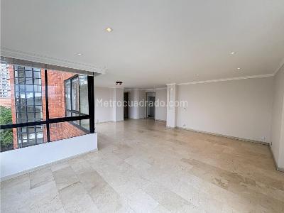 Apartamento de 4 alcobas en arriendo en El Poblado, Medellín, 135 m² · foto 3 de 14