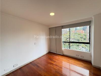 Apartamento de 4 alcobas en arriendo en El Poblado, Medellín, 135 m² · foto 8 de 14