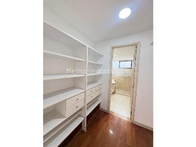 Apartamento de 4 alcobas en arriendo en El Poblado, Medellín, 135 m² · foto 9 de 14