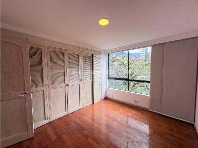 Apartamento de 4 alcobas en arriendo en El Poblado, Medellín, 135 m² · foto 10 de 14