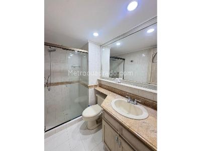 Apartamento de 4 alcobas en arriendo en El Poblado, Medellín, 135 m² · foto 11 de 14