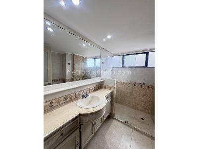 Apartamento de 4 alcobas en arriendo en El Poblado, Medellín, 135 m² · foto 12 de 14