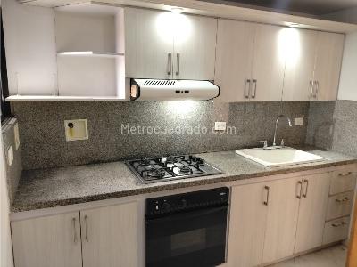 Apartamento de 3 alcobas en venta en Laureles, Medellín, 131 m² · foto 3 de 15