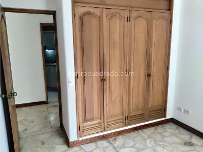 Apartamento de 3 alcobas en venta en Laureles, Medellín, 131 m² · foto 10 de 15