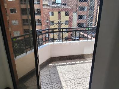 Apartamento de 3 alcobas en venta en Laureles, Medellín, 131 m² · foto 11 de 15