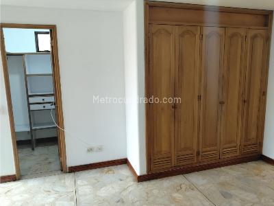 Apartamento de 3 alcobas en venta en Laureles, Medellín, 131 m² · foto 13 de 15