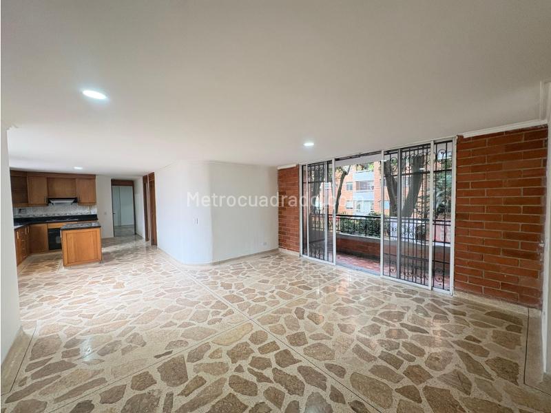 Amplio Apartamento de 3 Alcobas en Castellana - 3