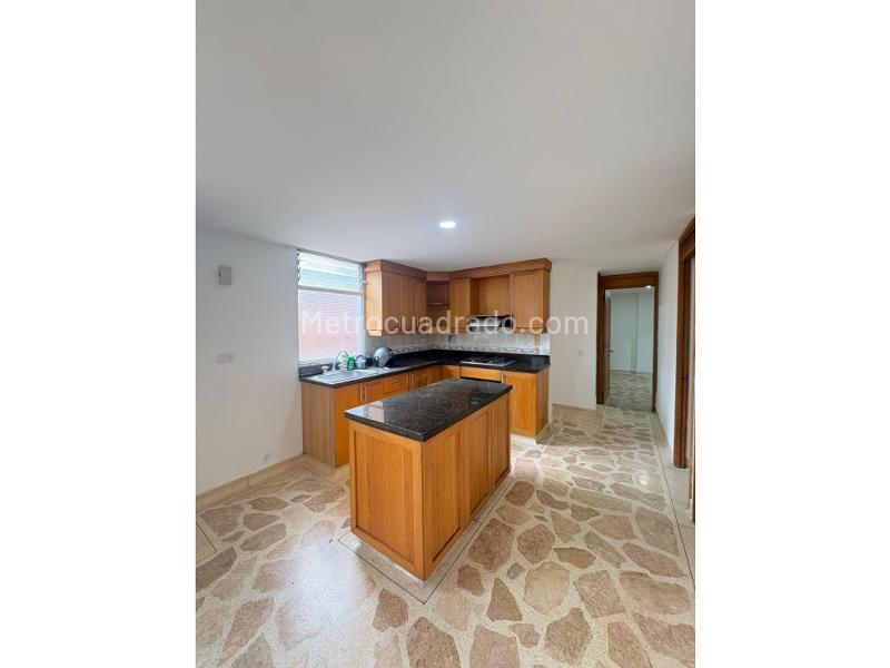 Amplio Apartamento de 3 Alcobas en Castellana - 4